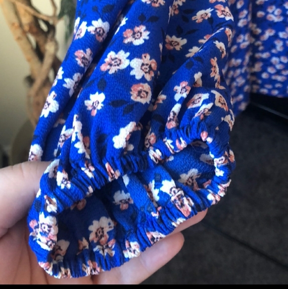 Beautiful Floral Blouse - Plus Size - Picture 5 of 11